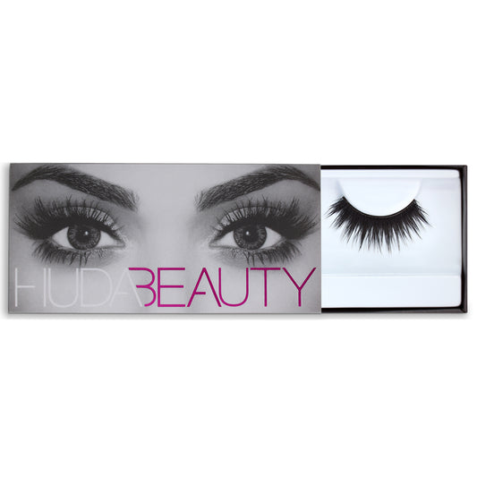 Huda Beauty Classic Lash Carmen 9